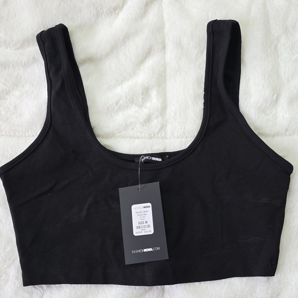 NWT Fashion Nova Black Scoop Neck Crop Tank Size M